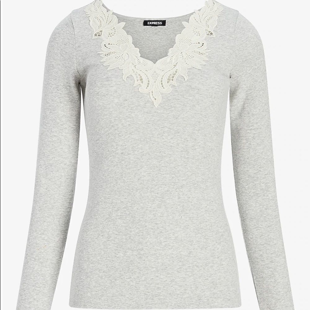✨ Fitted Ribbed Lace Trim V-Neck Tee✨ - Picture 4 of 5